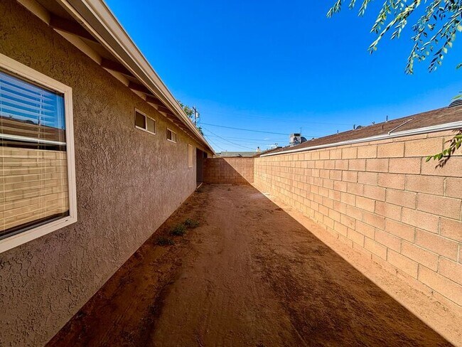 Building Photo - 21480 Laguna Rd