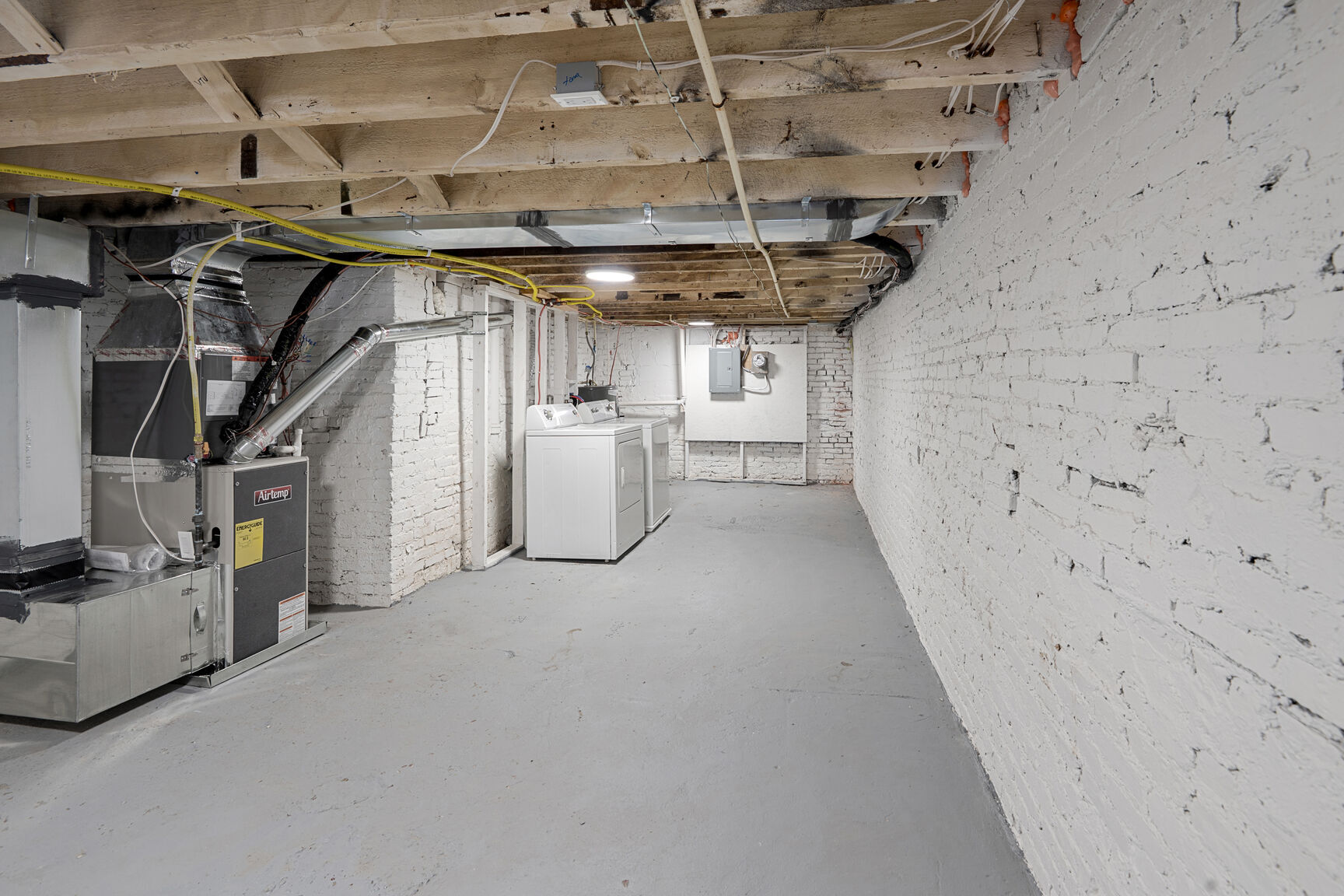 Building Photo - 28 N Pulaski St