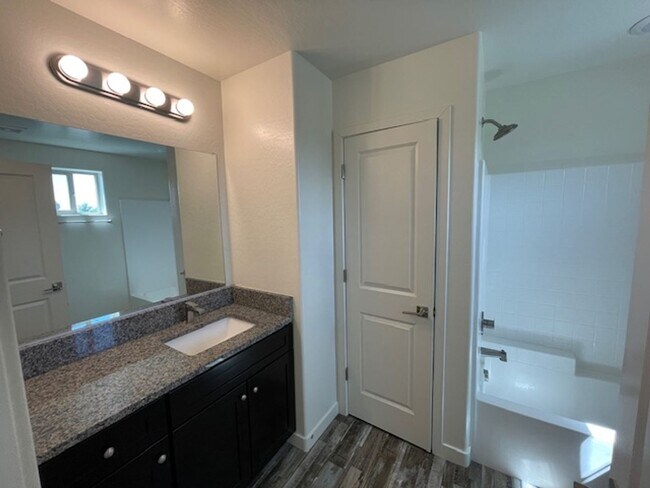 Building Photo - ***3 BEDROOM/2.5 BATHROOM IN PRESCOTT VALLEY***