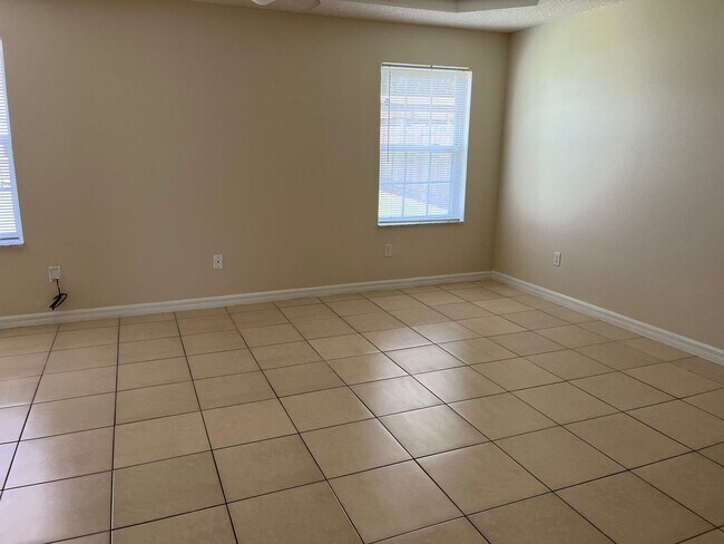 Building Photo - Marion Oaks
