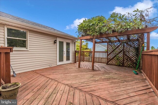 Building Photo - 207 Contour Rd