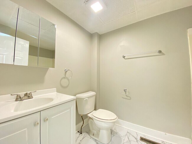 Building Photo - 7 Commercial St