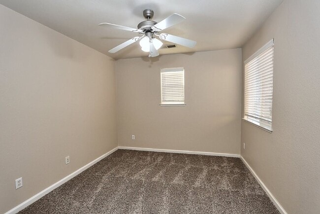 Building Photo - Beautiful 4 Bed 3 full bath Natomas Home!!