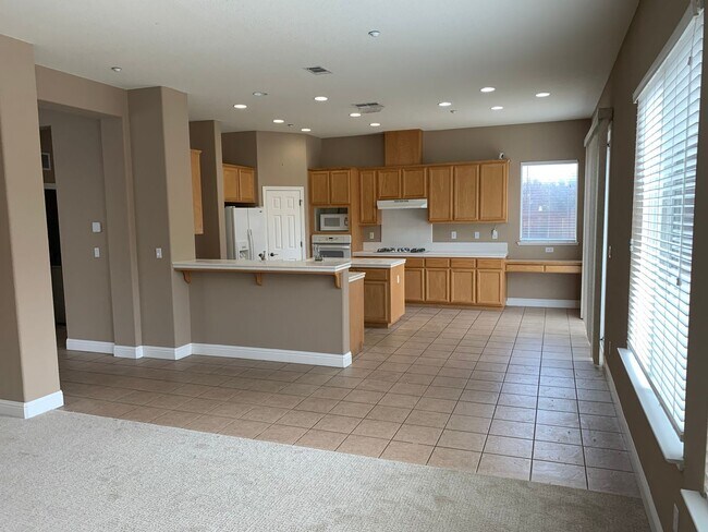 Building Photo - Beautiful Single Story Rose Garden Home / ...