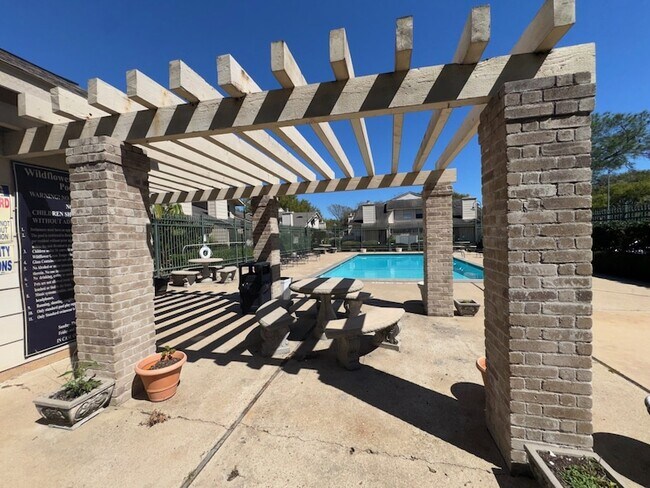 Building Photo - 13002 Leader St