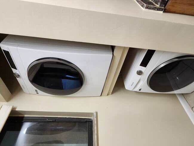 Building Photo - 545 Trace Cir