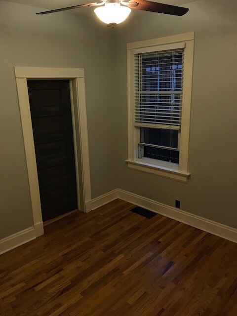 front bedroom - 25 E Exposition Ave