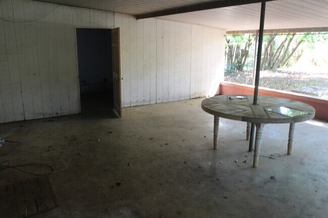 Building Photo - 2011 W Broad Ave