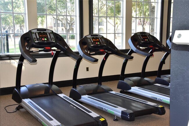 Building Photo - 2493 Centergate Dr