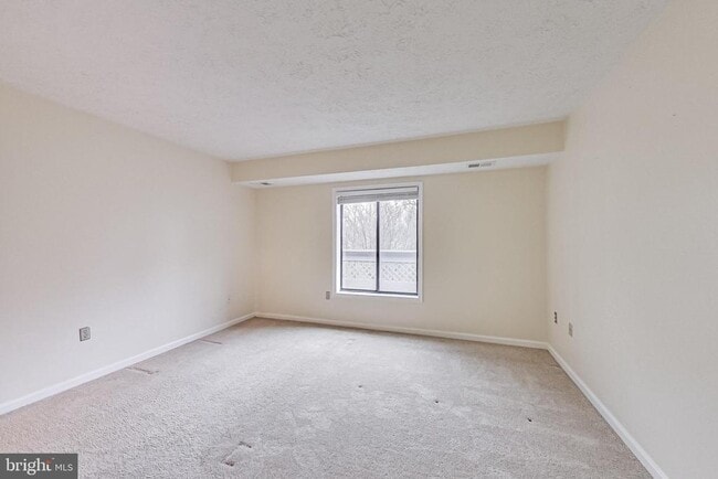 Building Photo - 896 Windbrooke Dr