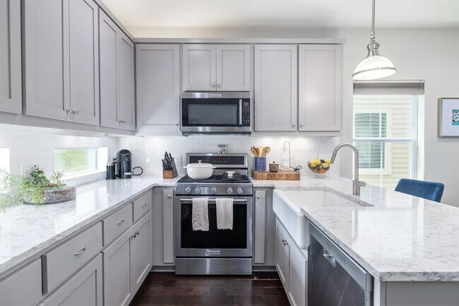 Building Photo - 2705 Halcyon Dr