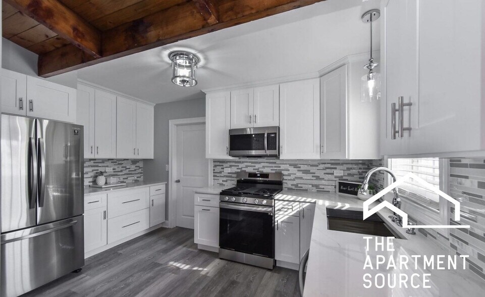 Building Photo - 702 Hammerschmidt Ave