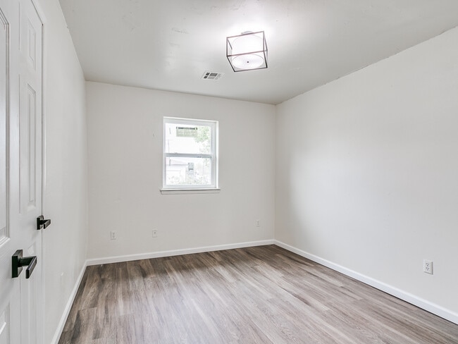 Building Photo - 3300 SW 40th St