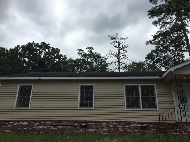Building Photo - **ON HOLD**Near Ft. Benning/Columbus, GA 3 Bedroom / 2 Bathroom Home for Rent***