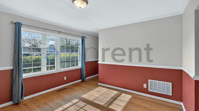 Building Photo - 324 Busher Rd