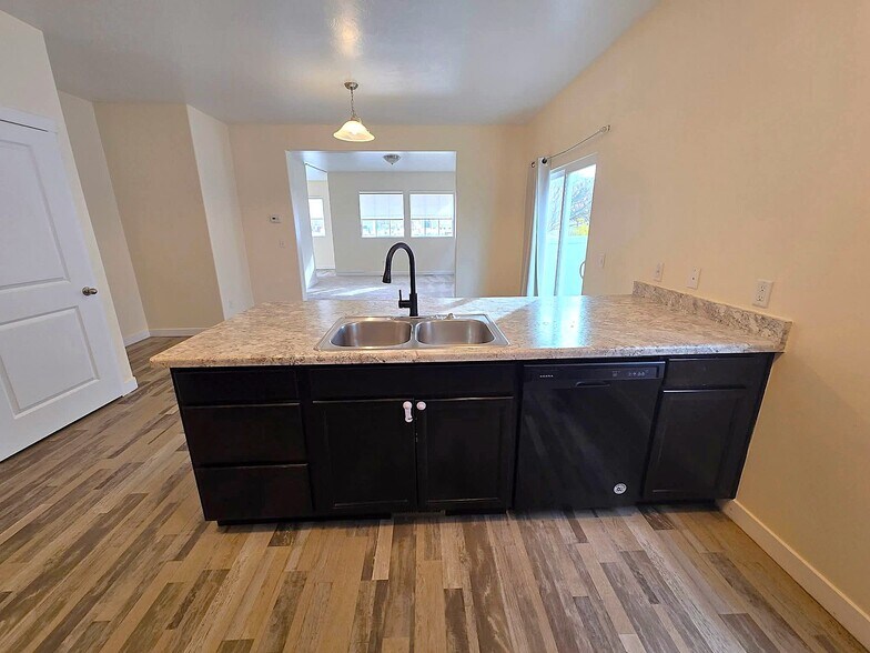 Building Photo - 34 E Legacy Pky