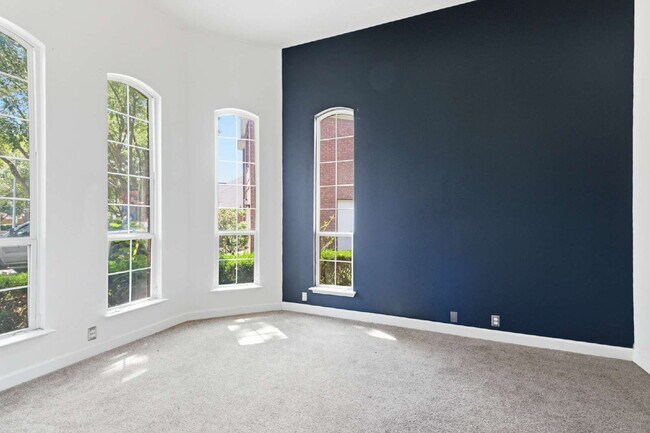 Building Photo - 11602 Canyon Mills Dr
