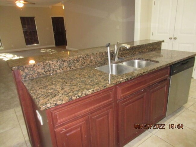 Building Photo - Beautiful 4 Bedroom in Navarre!