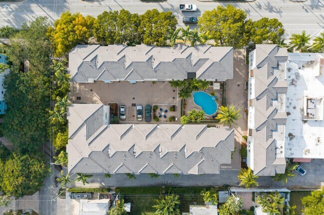 Building Photo - 285 SE 6th Ave