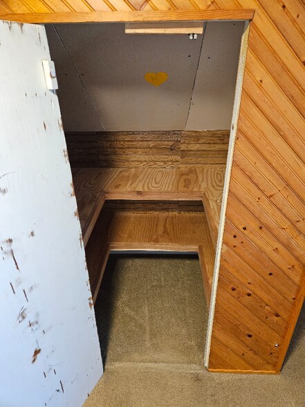 Building Photo - 116 Morse St N