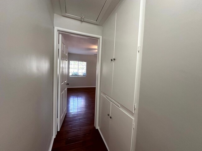 Building Photo - ***MOVE-IN SPECIAL 2 WEEKS FREE RENT***Fan...