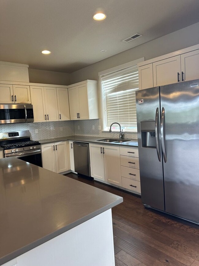 Building Photo - BEAUTIFUL CONTEMPORARY HOME IN BETHANY