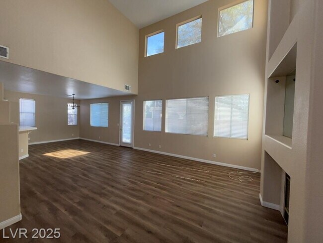 Building Photo - LIMITED TIME ONLY! 2 WEEKS FREE RENT *excludes recurring fees* Charming 3-Bedroom Oasis on Butter...