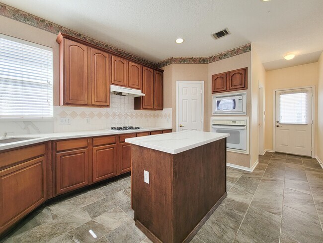 Building Photo - 11147 Carriage Lake Dr