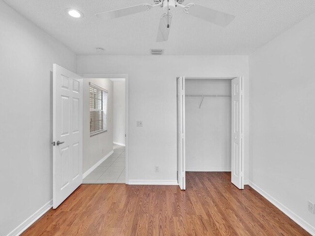 Building Photo - 6094 Lake Hibiscus Dr