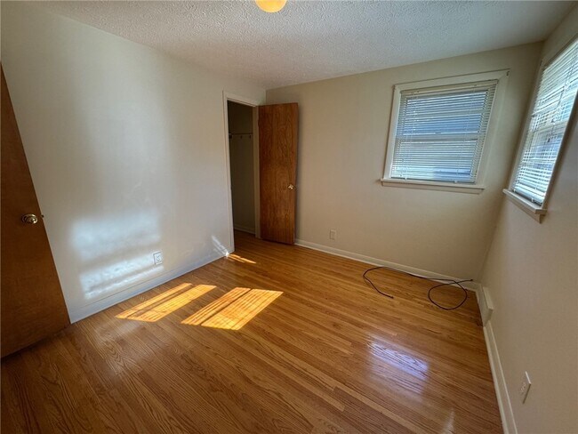 Building Photo - 16 Summit St