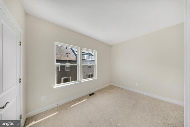 Building Photo - 3525 Carnaby St