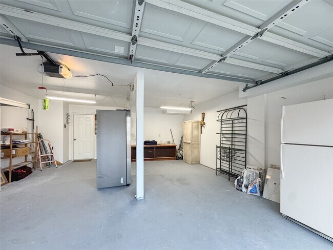 Building Photo - 112 Cove Point