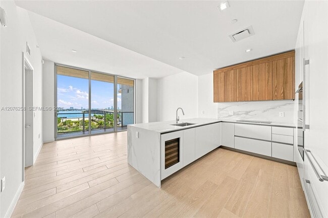 Building Photo - 1400 Biscayne Blvd