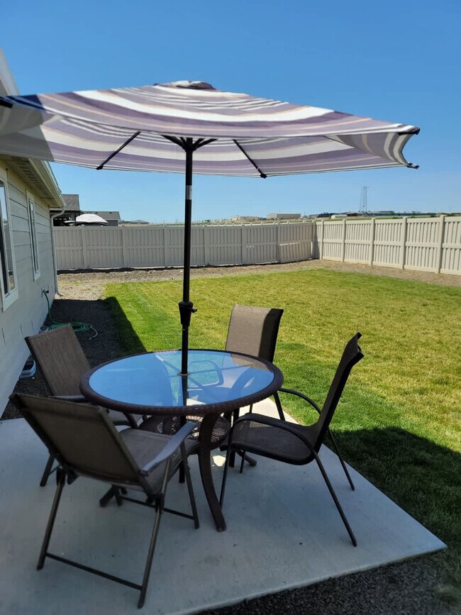 Building Photo - 347 S 10th Ave