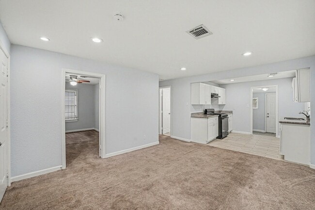 Building Photo - 3107 Altoona St
