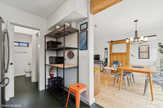 Building Photo - Furnished 2 Bed 2 Bath Columbia Falls Home
