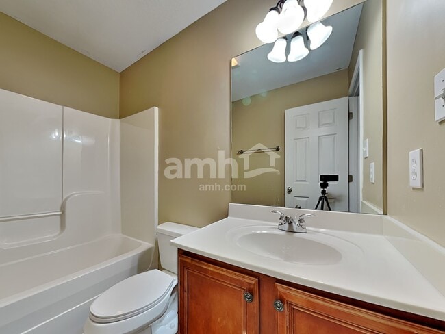 Building Photo - 10900 Parkgate Ln