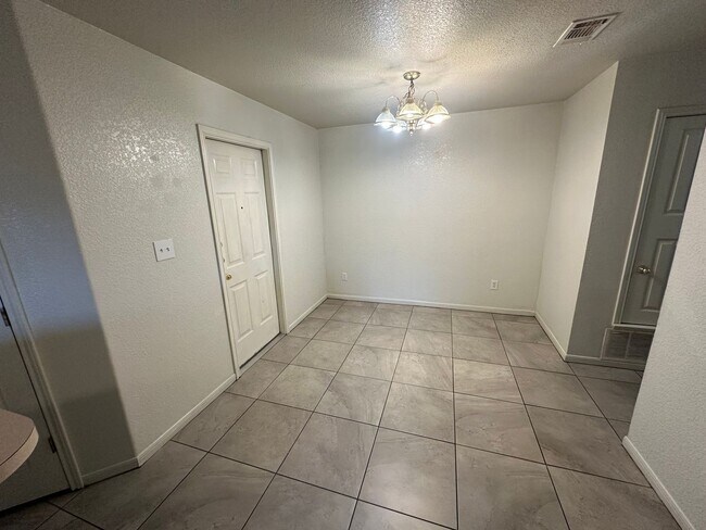 Building Photo - 2609 Vernice Loop