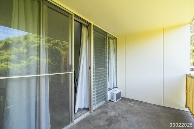 Building Photo - $2,500 /2 Bed /1 Bath / 2 PARKING In beaut...