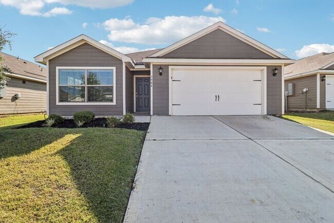 Building Photo - 3900 Crown Ct