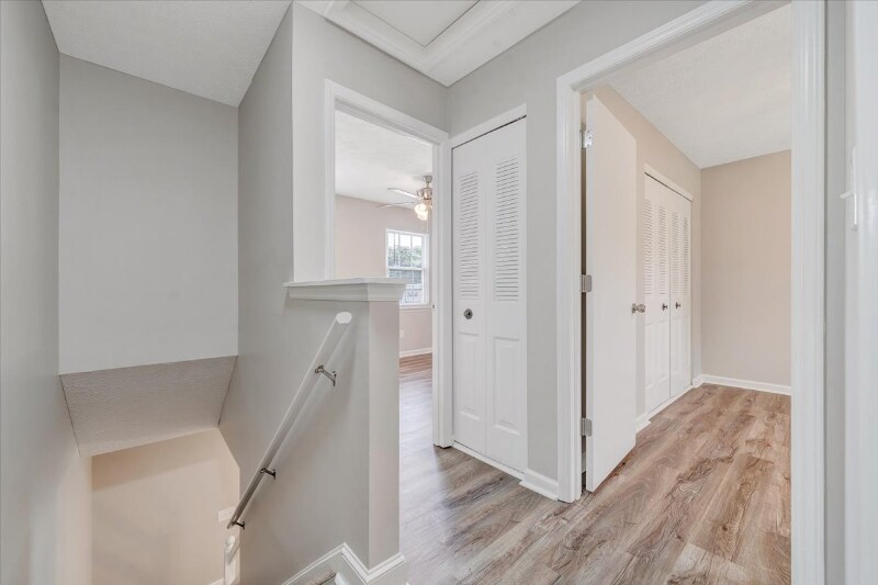 Building Photo - 230 Tinkerview Dr