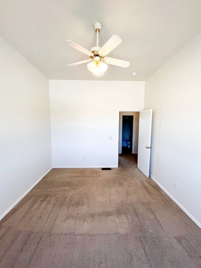 Building Photo - 4000 Doraine Ct