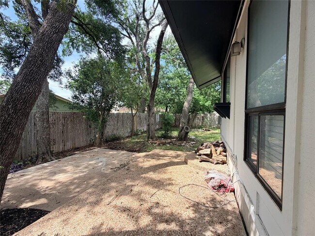 Building Photo - 115 Spanish Oak Cir
