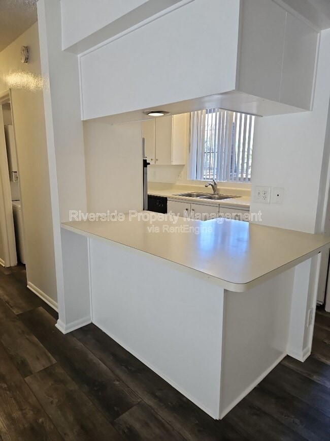 Building Photo - 6979 Palm Ct