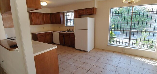 Building Photo - 10822 Lynbrook Dr