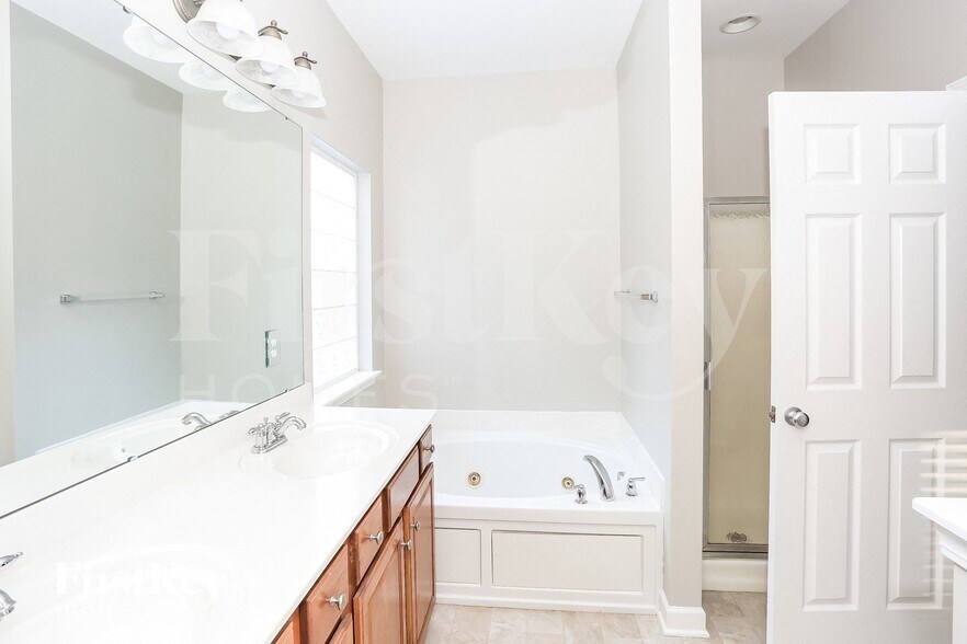 Building Photo - 159 Heywatchis Dr