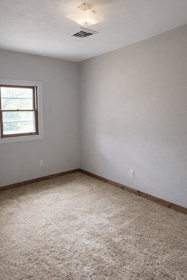 Building Photo - Renovated 2BR House | Storage Shop Included | All Animals Welcome | El Dorado Springs MO