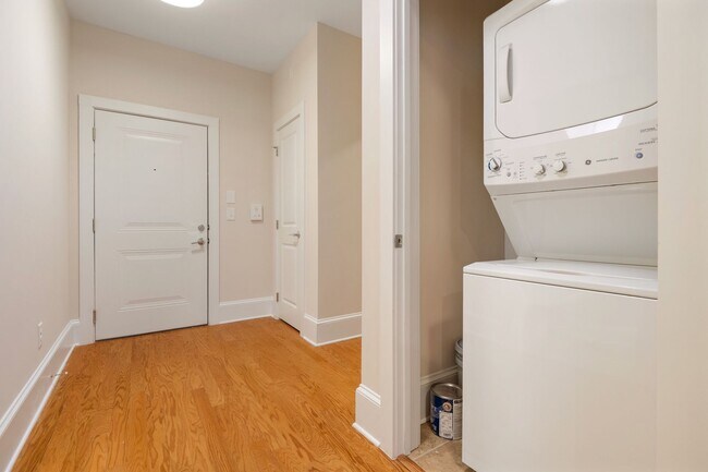 Building Photo - Luxurious 2BR Condo with Fantastic Upgrades!  Pet friendly!