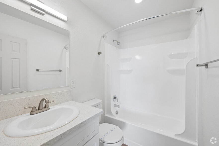 2BR, 2BA - 1,230SF - Second Bathroom - Courtyard 525 Apartments