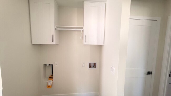 Building Photo - 2036 Primrose Way